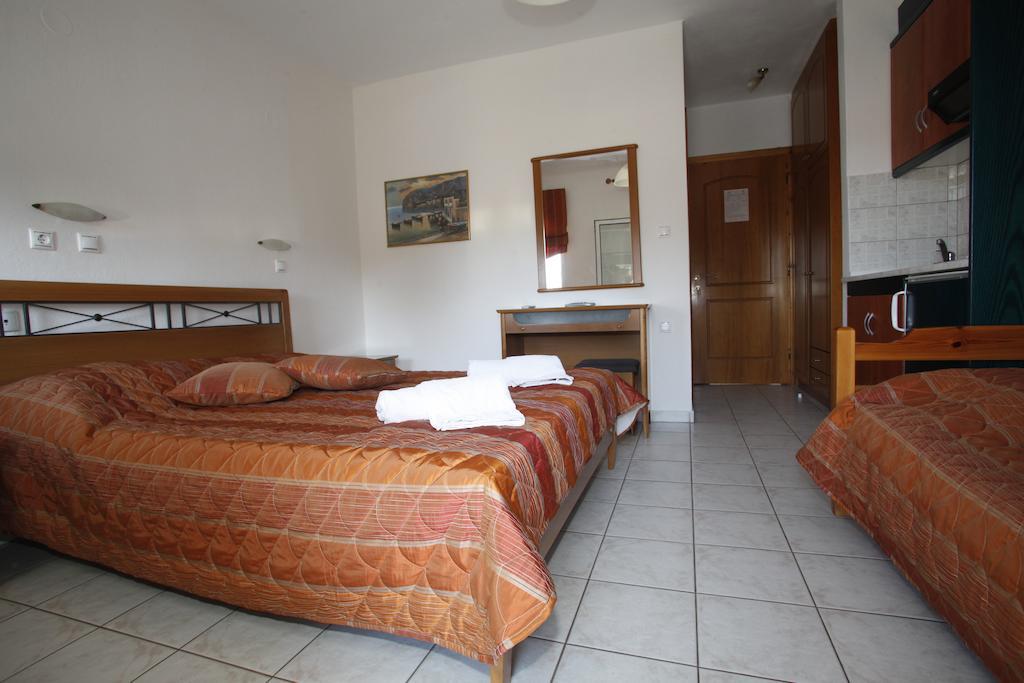 Badis Haus Apartman Toróni Szoba fotó